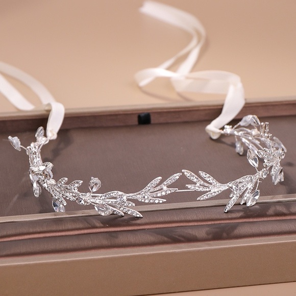 Brand New.Bridal Bead Crystal. Tiara for
Wedding & birthday parties. - Picture 2 of 5